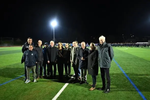 photo responsables sportifs et élus lors de l'inauguration.  ©  ouest-france