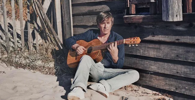 photo  dans son dernier opus, thomas dutronc invite au voyage. il sera en concert au mans jeudi 20 novembre 2025.  &copy;  yann orhan 