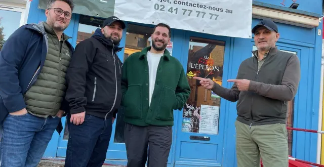 photo  le changement de mains s’est effectué par le biais de l’agence ihome du mans (sarthe), représentée par guillaume canet (à gauche). au centre, les associés thomas mélisson et jason salgado. à droite, l’ancien patron, franck blin.  &copy;  ouest-france 
