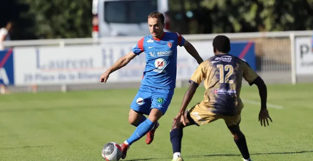 photo  ronan touzet.  &copy;  philippe naudin. 