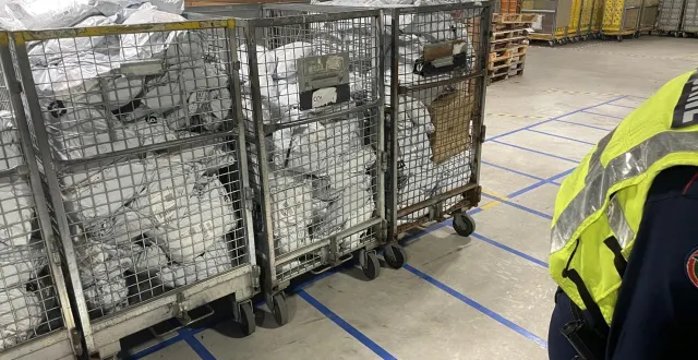 photo  1,5 milliard d’euros par an, c’est ce qui est commandé par les foyers français en ligne.  &copy;  archives ouest-france 