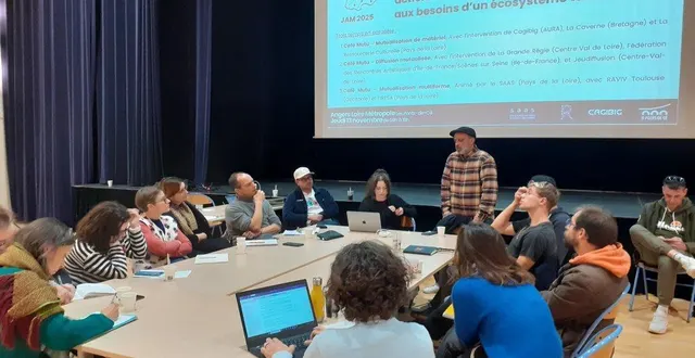 photo  debout, hichem el-garrach, à l’initiative de ces journées des acteurs de la mutualisation, anime un des trois ateliers de réflexion.  &copy;  ouest-france 