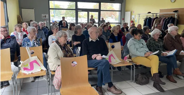 photo  un auditoire attentif et intéressé.  &copy;  le maine libre 