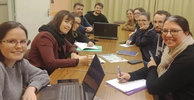 photo  réunion de travail le 12 novembre afin de préparer le marché de noël de cherré.  &copy;  co 