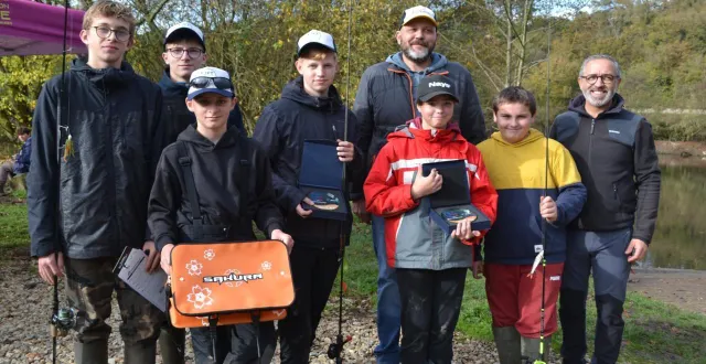 photo  ces jeunes pêcheurs sont qualifiés pour l’épreuve régionale de pêche aux leurres, qui aura lieu en vendée.  &copy;  le maine libre 