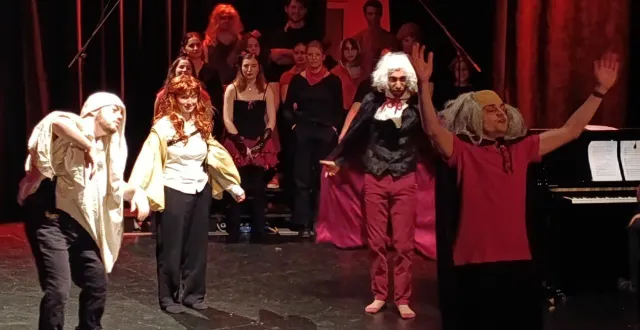 photo  le spectacle « music’estival oss 53 » créé par les élèves.  &copy;  le maine libre 