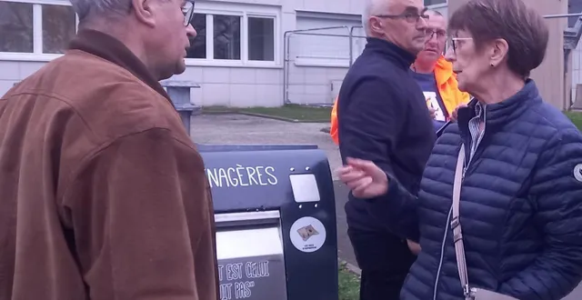 photo  lors de la visite de jeudi dernier, quatre élus, accompagnés de deux agents de la mairie, ont sillonné les rues des hauts de la ville.  &copy;  le maine libre 