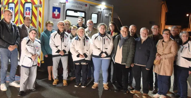 photo  élus et autres partenaires ont découvert cet outil de travail, indispensable aux secouristes bénévoles.  &copy;  le maine libre 