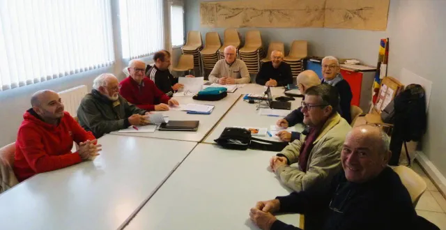 photo  retrouvailles chaleureuses pour ces passionnés de la radio en ondes courtes.  &copy;  ouest-france 