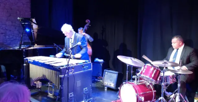 photo  les musiciens, dont dany doriz (à gauche), ont délivré une prestation largement applaudie par le public.  &copy;  ouest-france 