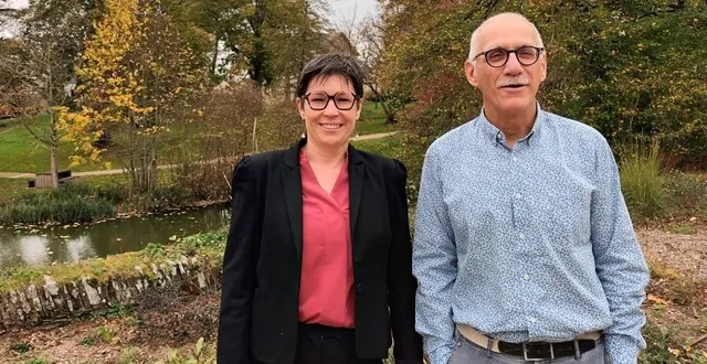 photo  aux côtés d’yves colliot, sa première adjointe, hélène bernugat va se porter candidate au poste de maire.  &copy;  ouest-france 