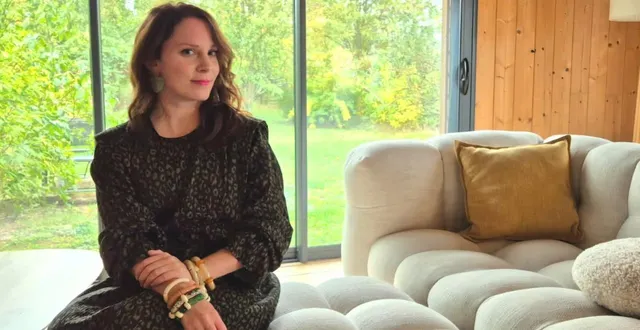 photo  laura garcia de belette et jeannette, portant certains bijoux de sa création.  &copy;  mathias forges 