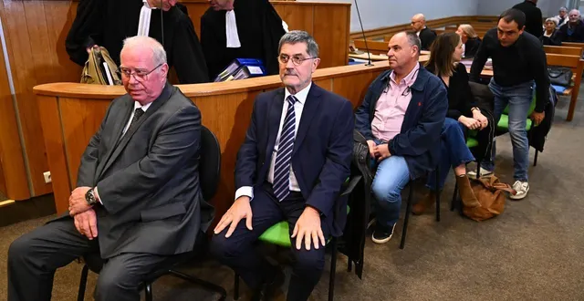 photo  au premier rang, jean-michel jeanneteau et jean-françois murzeau (cholet événements) ; derrière, hubert thezé (artificier en chef) ; encore derrière les deux représentants de la société d’artifice htp.  &copy;  franck dubray / ouest france 