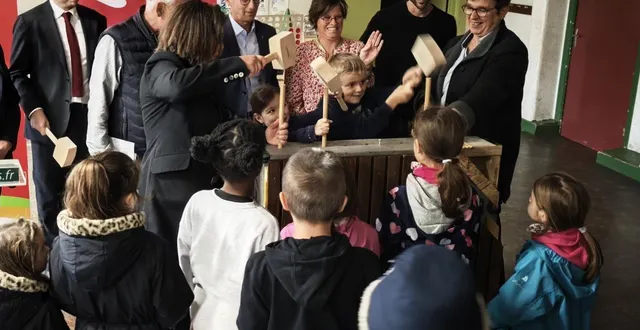 photo  les élèves ont participé activement à la pose de la 1re pierre  &copy;  ouest-france 