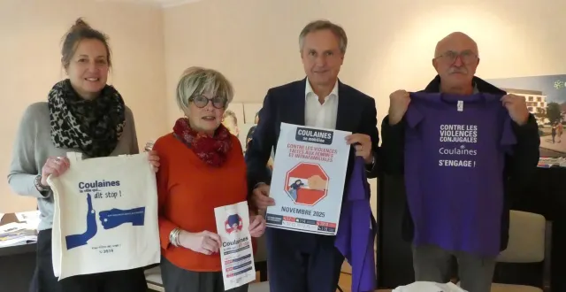 photo  marie-laure lethielleux, catherine babillot, christophe rouillon et dominique leroux présentent les supports de la campagne contre les violences faites aux femmes.  &copy;  ouest-france 