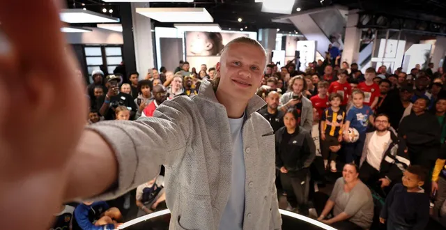 photo  erling haaland lors d’un événement commercial de son équipementier nike en avril 2023. le norvégien a été l’un des premiers joueurs à pouvoir tester la nouvelle gamme « mind » de la marque au swoosh. ?  &copy;  photo : getty images via afp 