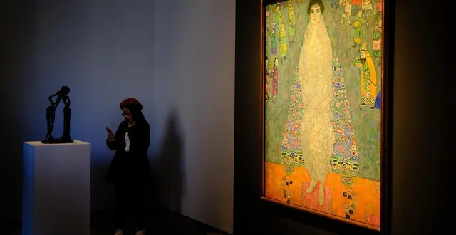 photo  le tableau « bildnis elisabeth lederer » de gustav klimt a été vendu aux enchères pour plus de 200 millions d’euros.  &copy;  charly triballeau / afp 