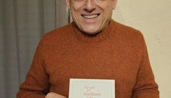 photo  claude blin lors de la dédicace de son second livre au super u de candé.  &copy;  archives ouest-france 