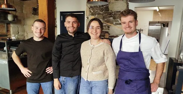 photo  de gauche à droite : killian bondu (en salle), simon barrault, mathilde hersard et sam lemée (en cuisine). la nouvelle équipe du nouveau restaurant bistronomique sillage à chalonnes-sur-loire.  &copy;  ouest-france 