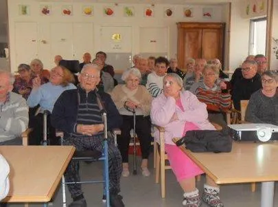 photo  une quarantaine de résidents et de familles se sont plongés dans le monde ouvrier d’antan.  &copy;  le maine libre 