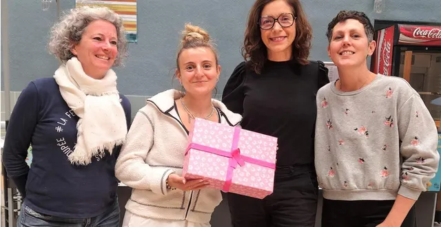 photo  deux représentantes de l’association heart box et cie ont reçu le don au centre val’rhonne.  &copy;  le maine libre 