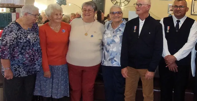 photo  six adhérents ont été honorés lors du repas après la cérémonie, mardi 11 novembre.  &copy;  le maine libre. 