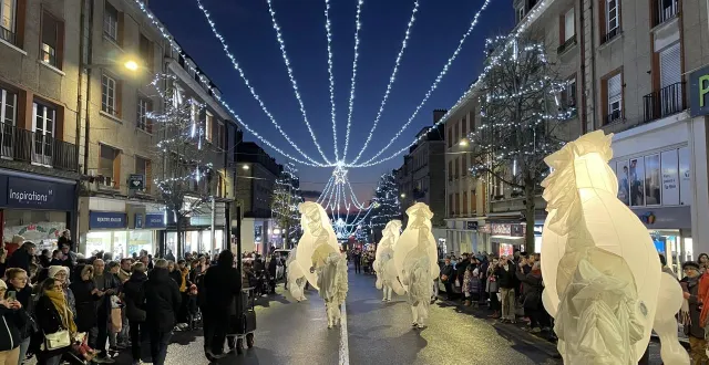 photo  une fois encore en 2025, la compagnie remue-ménage illuminera flers avec sa parade lumineuse.  &copy;  archives ouest-france 