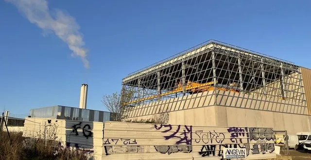 photo  la chaufferie des hauts-de-saint-aubin est encore en travaux.  &copy;  ouest-france 