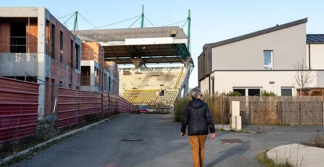 photo  le mans, lundi 17 novembre 2025. en plus de la pollution visuelle due au chantier à l’arrêt, les riverains sont excédés par les incivilités près de l’ancien stade léon-bollée.  &copy;  le maine libre – xavier sarrat 