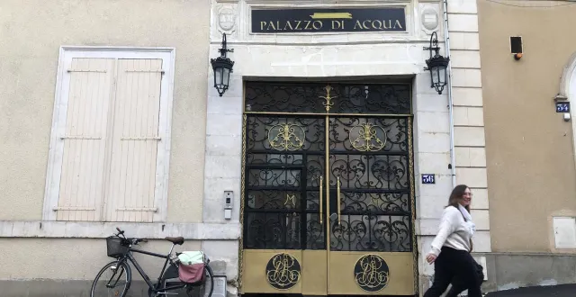 photo  le palazzo di acqua, rue berthelot. présenté comme un projet d’hôtel cinq étoiles, ce lieu d’hébergement luxueux, sans téléphone, ni personnel, a déçu de nombreux usagers. et n’est plus ouvert à la réservation.  &copy;  ouest-france 