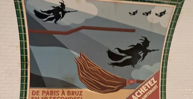 photo  cette affiche faisant la promotion d’un trajet paris – bruz en 10 secondes sur un balai magique se trouve dans un couloir du métro-floo du parc d’attractions universal epic universe à orlando (usa), dans un espace dédié au monde d’harry potter.  &copy;  photo fournie par la famille ballanger 