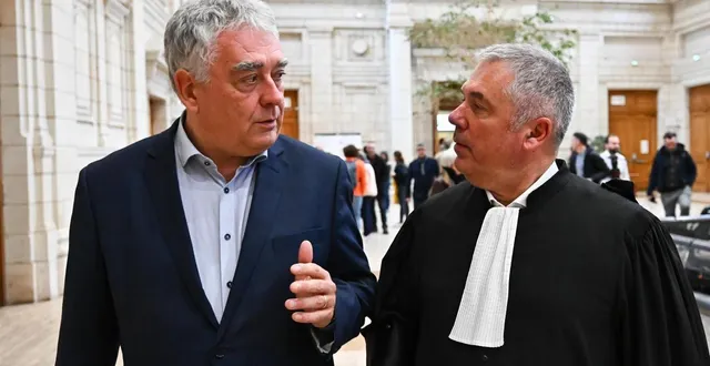 photo  gilles bourdouleix, maire de cholet, et l’un de ses avocats, me olivier rolland.  &copy;  franck dubray / ouest france 