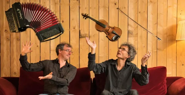 photo  le duo nantais hip-noz, formé par gwen kiviger et frederik bouley, animera, avec quatre autres groupes, le fest-noz des bretons d’anjou, samedi, à la gemmetrie.  &copy;  crédit : noémie saintilan 