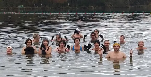 photo  dimanche, une quinzaine de morses ont tenu deux mi-temps de onze minutes dans une eau à 11.5 °c.  &copy;  ouest-france 