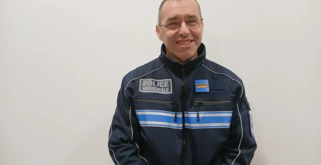 photo  le brigadier-chef principal david colin intègre la police municipale de montval-sur-loir.   &copy;  le maine libre 