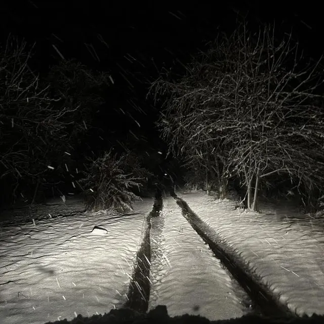 photo la neige et le verglas se sont invités ce jeudi 20 novembre 2025 au matin dans certains secteurs de normandie, comme ici près de l'aigle.  ©  ali emeriaud/ page facebook météo basse-normandie