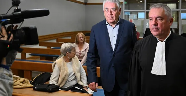 photo  le maire de cholet gilles bourdouleix, ici accompagné de son avocat me olivier rolland, a été interrogé jeudi 20 novembre 2025 par le tribunal correctionnel d’angers.  &copy;  josselin clair 