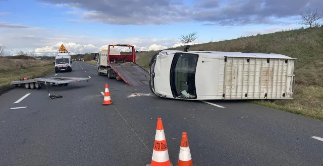 photo  distré, jeudi 20 novembre. l’accident a eu lieu sur la rd 347, entre les giratoires de pocé et de distré, au sud de saumur.  &copy;  co 
