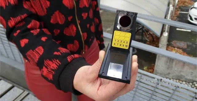 photo  les kits de mesure du radon comprennent un dosimètre et seront distribués à ceux qui souhaitent faire mesurer leur concentration en radon.  &copy;  archives / ouest-france. 