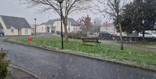 photo  de la neige à chanzeaux, en maine-et-loire, ce jeudi 20 novembre.  &copy;  capture d’écran/ vidéo facebook daniel batardière 