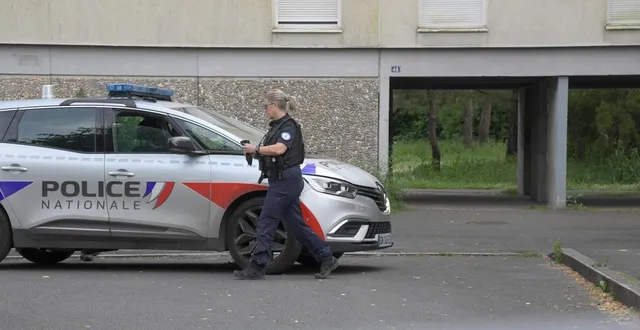 photo  les policiers sont intervenus dans un appartement de niort où ils ont interpellé un homme très peu coopérant, dimanche 16 novembre 2025  &copy;  co - marie delage 