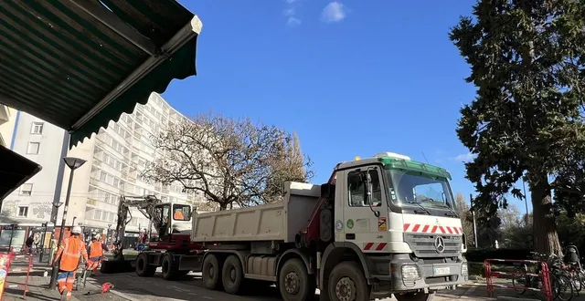 photo  un groupe de riverains s’oppose aux travaux de la nouvelle place mangin, sur l’île de nantes, où passera la future ligne 8 du busway.  &copy;  ouest-france 