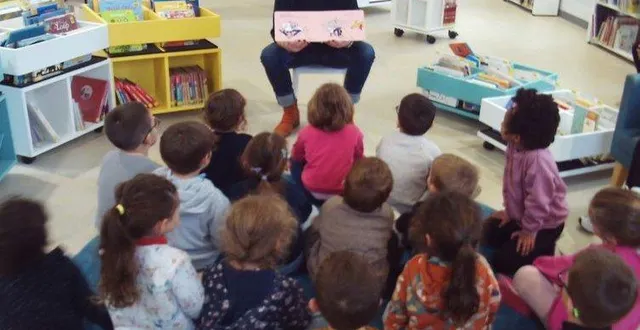 photo  lundi, sophie cruard, bénévole à la bibliothèque de bécon-les-granits, a animé une séance de lecture plaisir pour les élèves de l’école léonard-de-vinci.  &copy;  ouest-france 