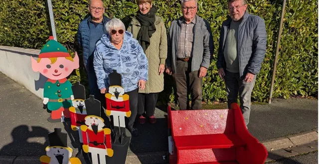 photo  quelques bénévoles autour de christine capron ont présenté quelques décorations qui ont été renouvelées cette année.  &copy;  ouest-france 