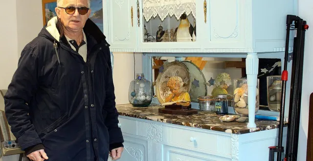 photo  jean-françois gasnier prépare le vide-greniers de dimanche.  &copy;  le maine libre 