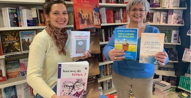 photo  sandra pavy et nadine enguehard préparent le salon des auteurs.  &copy;  le maine libre 