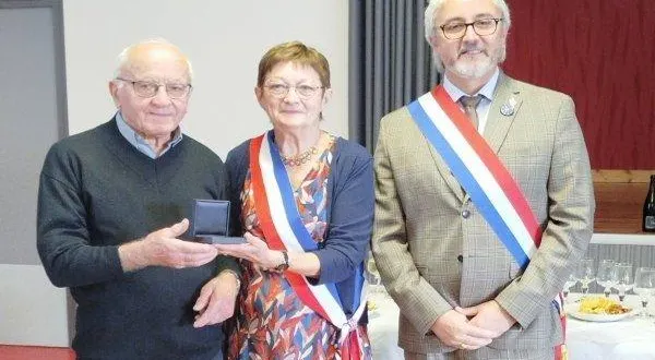 photo  andré grinier, annie jumert, maire et eric martineau, député.  &copy;  ouest-france 