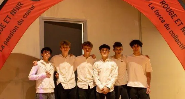 photo  les jeunes serveurs de cette belle soirée.  &copy;  co 