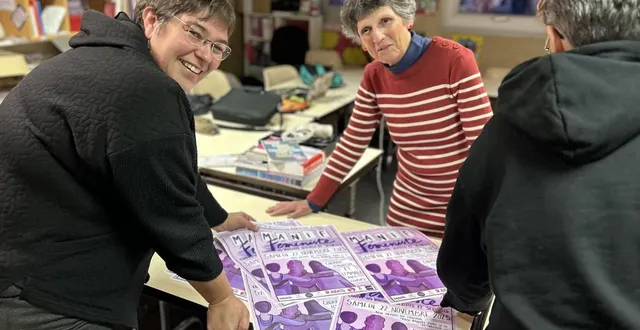 photo  angers, le 19 novembre 2025. esther de solidaires 49, brigitte pour attac 49, camille d’angegouines préparent avec le collectif 8-mars la manif féministe du 22 novembre.  &copy;  co 