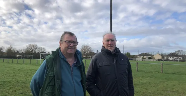 photo  daniel guérin, président de l’asch foot, et daniel coquet, ancien président et membre du bureau.  &copy;  ouest-france 